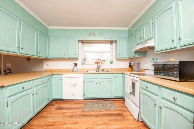 748 Crestview Circle, Lenoir City, TN 37772