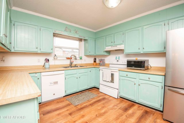 748 Crestview Circle, Lenoir City, TN 37772