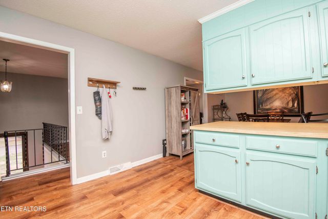 748 Crestview Circle, Lenoir City, TN 37772