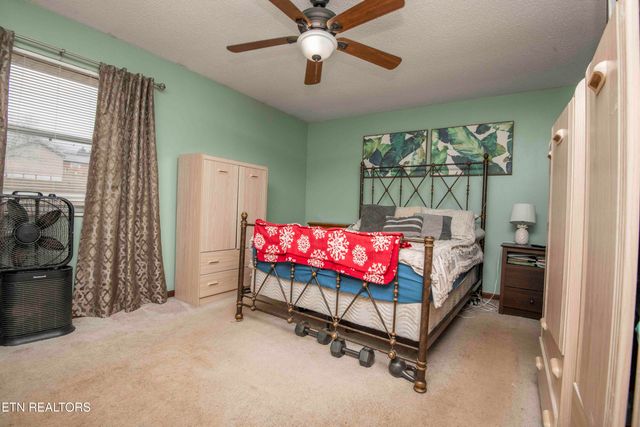 748 Crestview Circle, Lenoir City, TN 37772