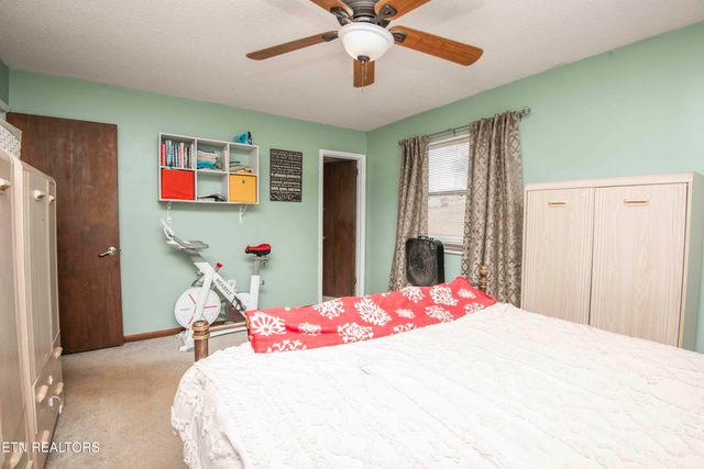 748 Crestview Circle, Lenoir City, TN 37772