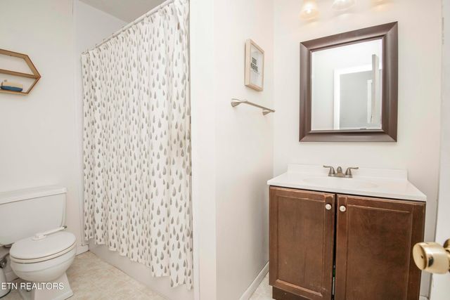 748 Crestview Circle, Lenoir City, TN 37772