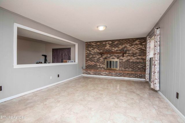 748 Crestview Circle, Lenoir City, TN 37772