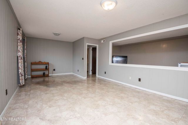 748 Crestview Circle, Lenoir City, TN 37772