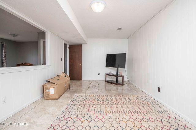 748 Crestview Circle, Lenoir City, TN 37772