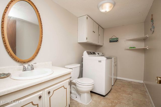 748 Crestview Circle, Lenoir City, TN 37772