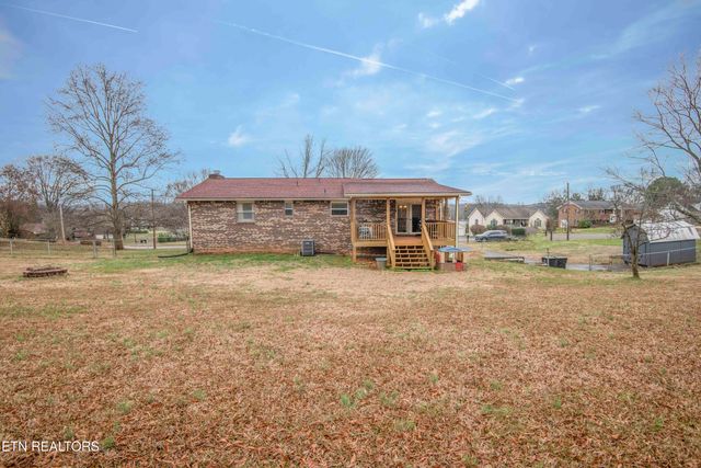 748 Crestview Circle, Lenoir City, TN 37772
