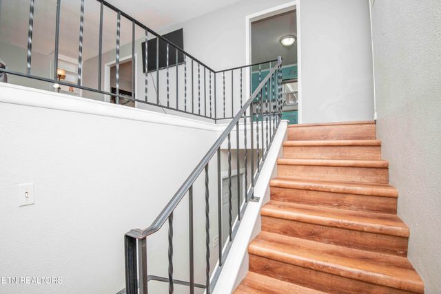 748 Crestview Circle, Lenoir City, TN 37772