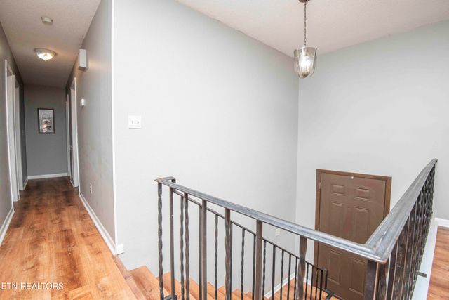 748 Crestview Circle, Lenoir City, TN 37772