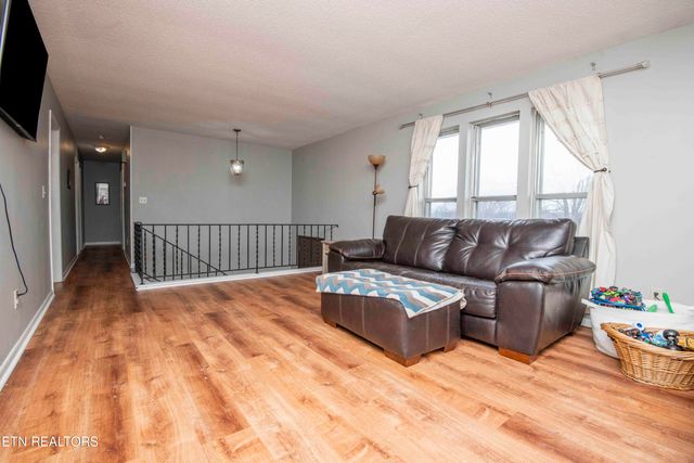 748 Crestview Circle, Lenoir City, TN 37772