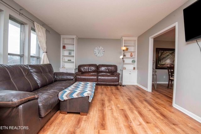 748 Crestview Circle, Lenoir City, TN 37772