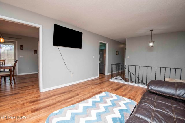 748 Crestview Circle, Lenoir City, TN 37772