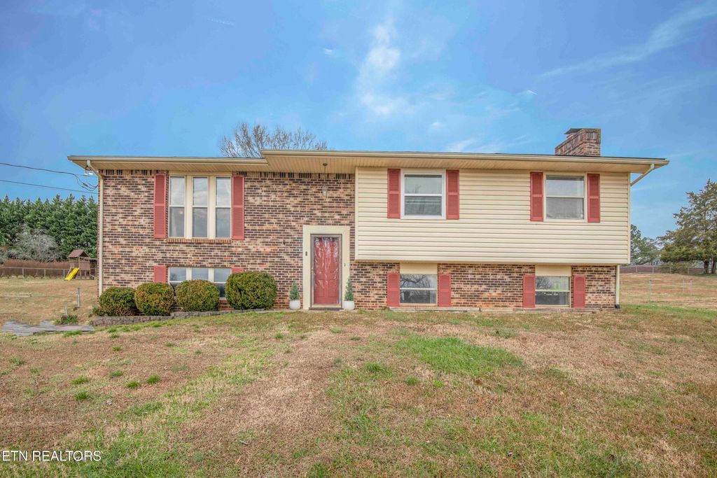 748 Crestview Circle, Lenoir City, TN 37772