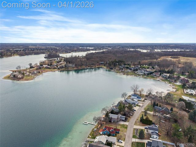 15195 Marl Drive, Fenton Charter Township, MI 48451