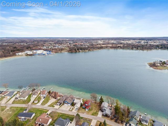 15195 Marl Drive, Fenton Charter Township, MI 48451