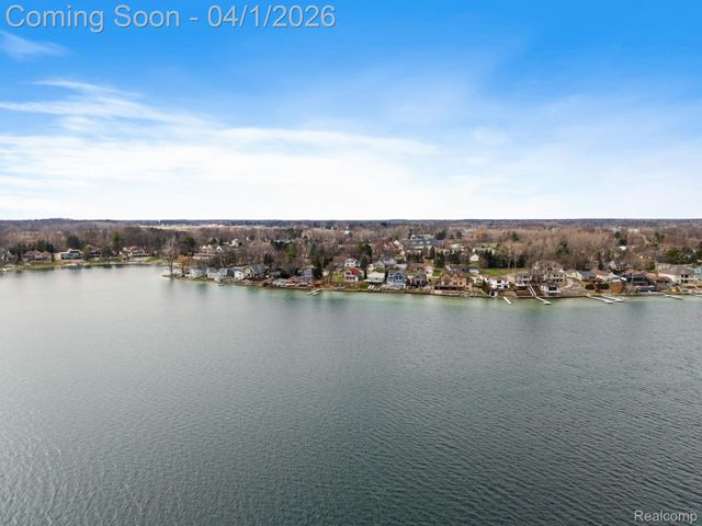 15195 Marl Drive, Fenton Charter Township, MI 48451