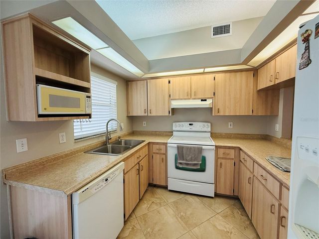 2843 THAXTON DRIVE 38, Palm Harbor, FL 34684