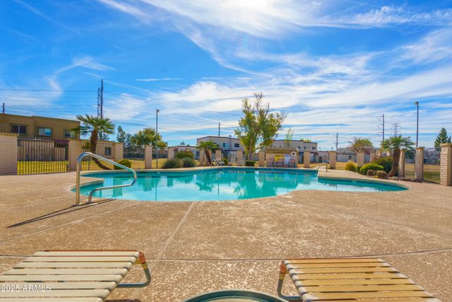 1032 E REDFIELD Road, Tempe, AZ 85283