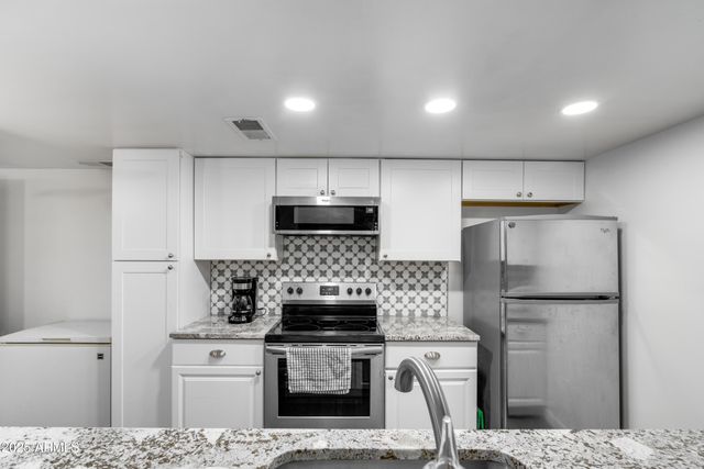 1032 E REDFIELD Road, Tempe, AZ 85283