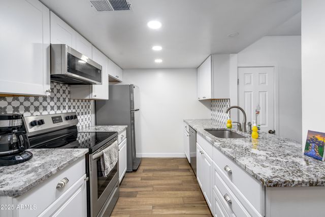 1032 E REDFIELD Road, Tempe, AZ 85283