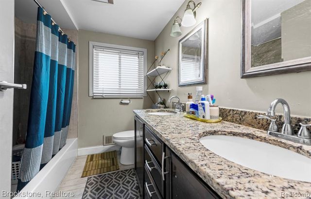 31758 Eiffel Avenue, Warren, MI 48088