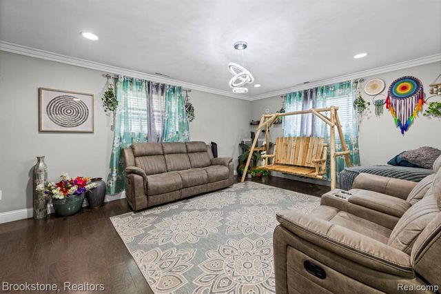 31758 Eiffel Avenue, Warren, MI 48088