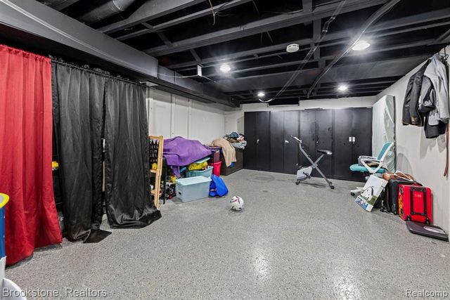 31758 Eiffel Avenue, Warren, MI 48088