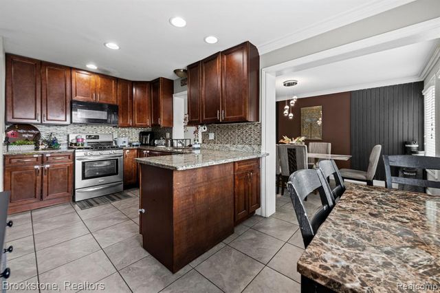 31758 Eiffel Avenue, Warren, MI 48088