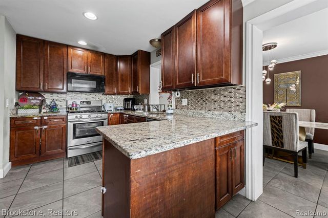 31758 Eiffel Avenue, Warren, MI 48088