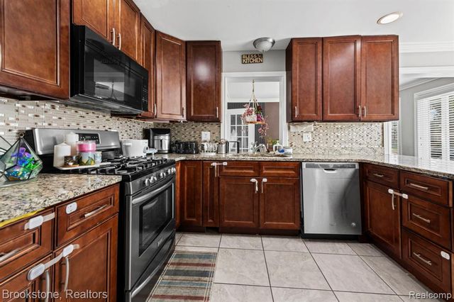 31758 Eiffel Avenue, Warren, MI 48088
