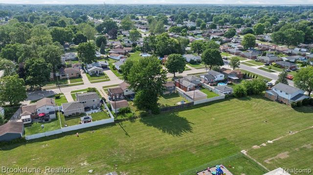 31758 Eiffel Avenue, Warren, MI 48088