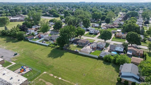 31758 Eiffel Avenue, Warren, MI 48088