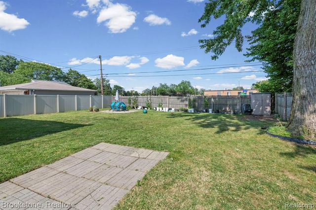 31758 Eiffel Avenue, Warren, MI 48088