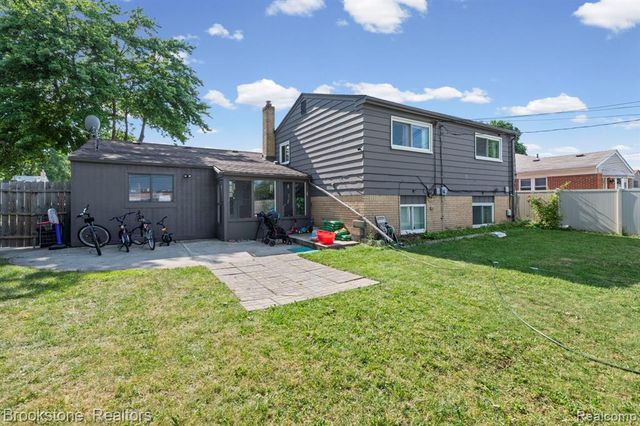 31758 Eiffel Avenue, Warren, MI 48088