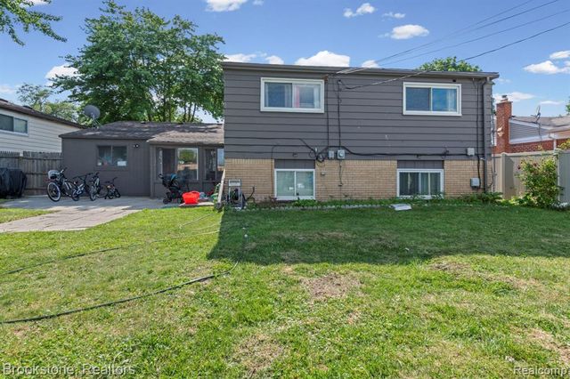 31758 Eiffel Avenue, Warren, MI 48088