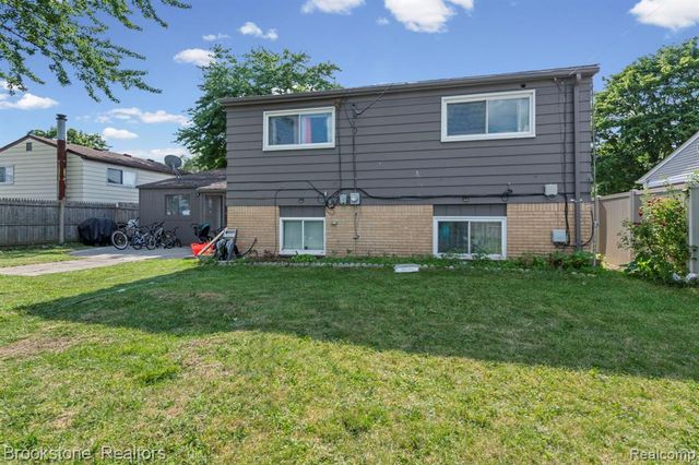 31758 Eiffel Avenue, Warren, MI 48088
