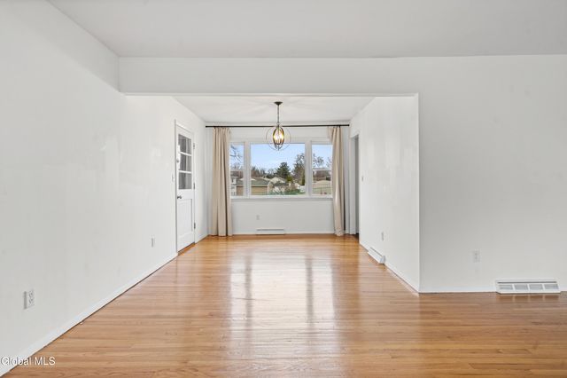 5 Hadden Lane, Troy, NY 12180