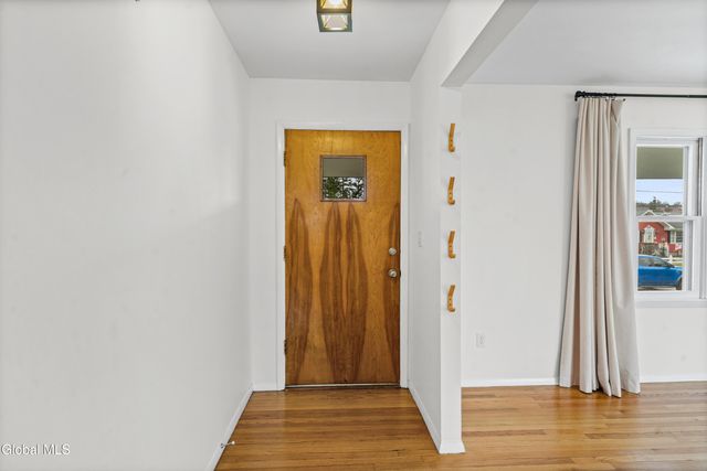 5 Hadden Lane, Troy, NY 12180