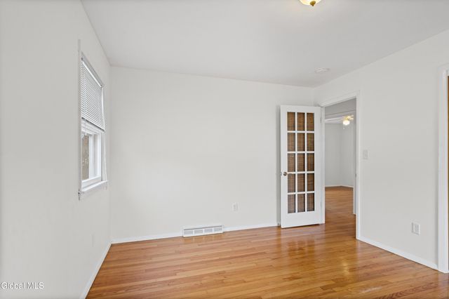 5 Hadden Lane, Troy, NY 12180