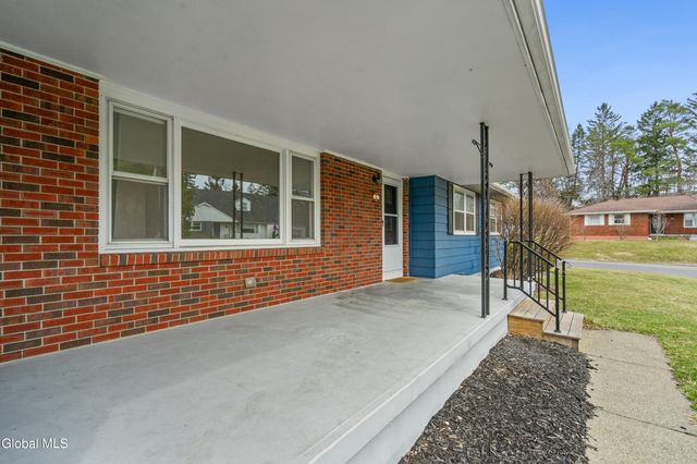 5 Hadden Lane, Troy, NY 12180