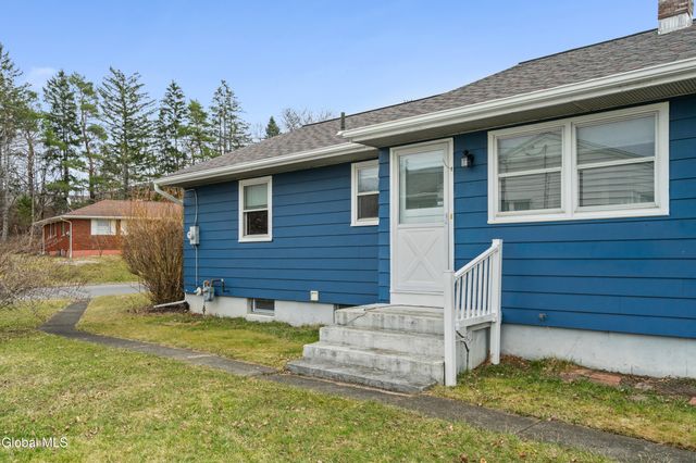 5 Hadden Lane, Troy, NY 12180