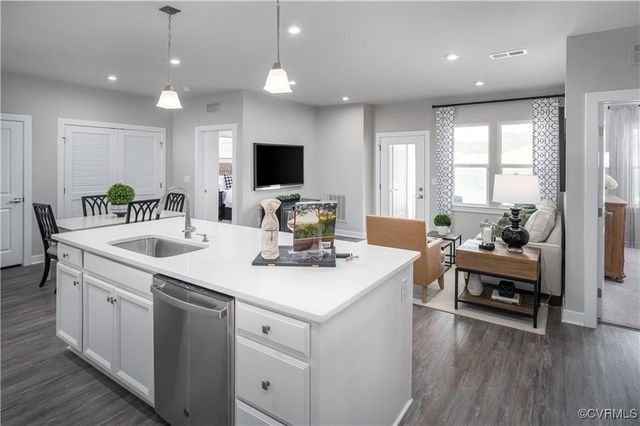 15800 Hallowell Rdg Unit#204, Moseley, VA 23120
