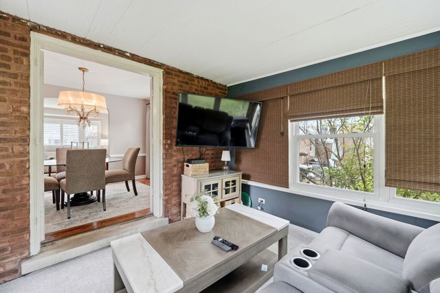6822 N Kenton Avenue, Lincolnwood, IL 60712