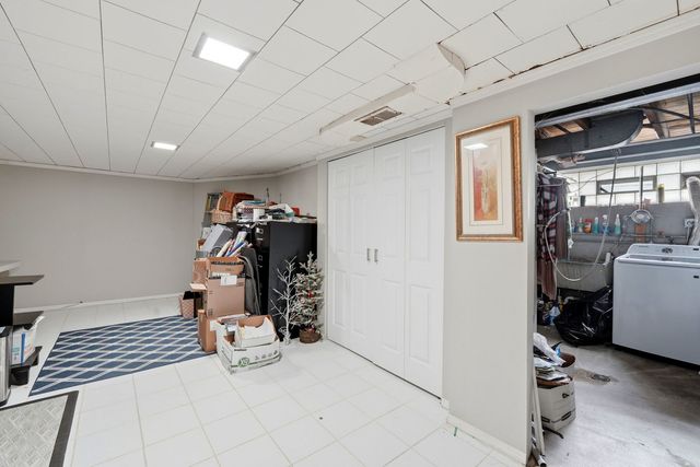 6822 N Kenton Avenue, Lincolnwood, IL 60712