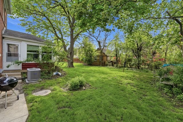 6822 N Kenton Avenue, Lincolnwood, IL 60712