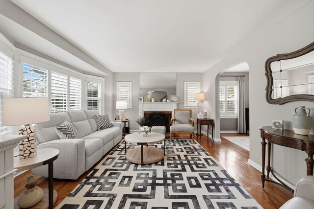 6822 N Kenton Avenue, Lincolnwood, IL 60712