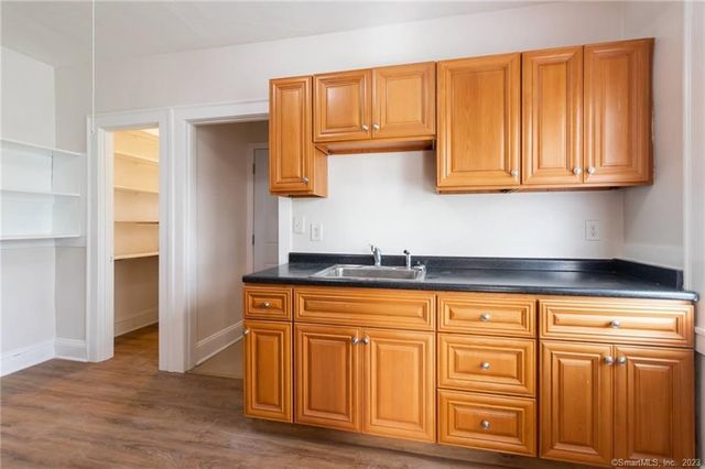 112 Thomas Street, West Hartford, CT 06119