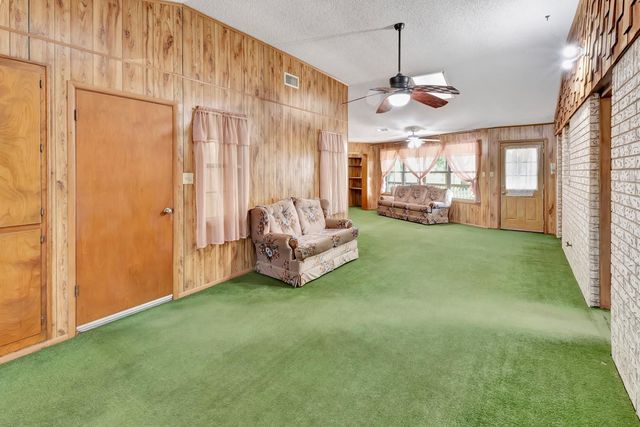 10957 N Us Highway 77, Schulenburg, TX 78956