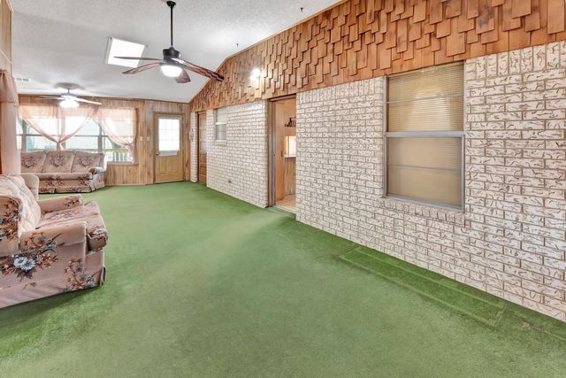 10957 N Us Highway 77, Schulenburg, TX 78956