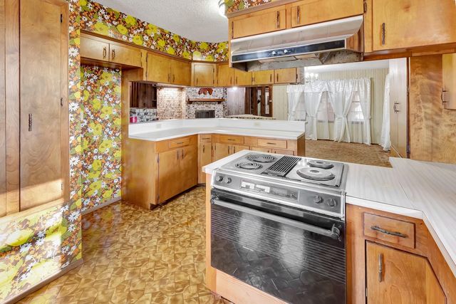 10957 N Us Highway 77, Schulenburg, TX 78956